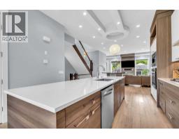 2417 25 Avenue NW, Calgary — photo 3