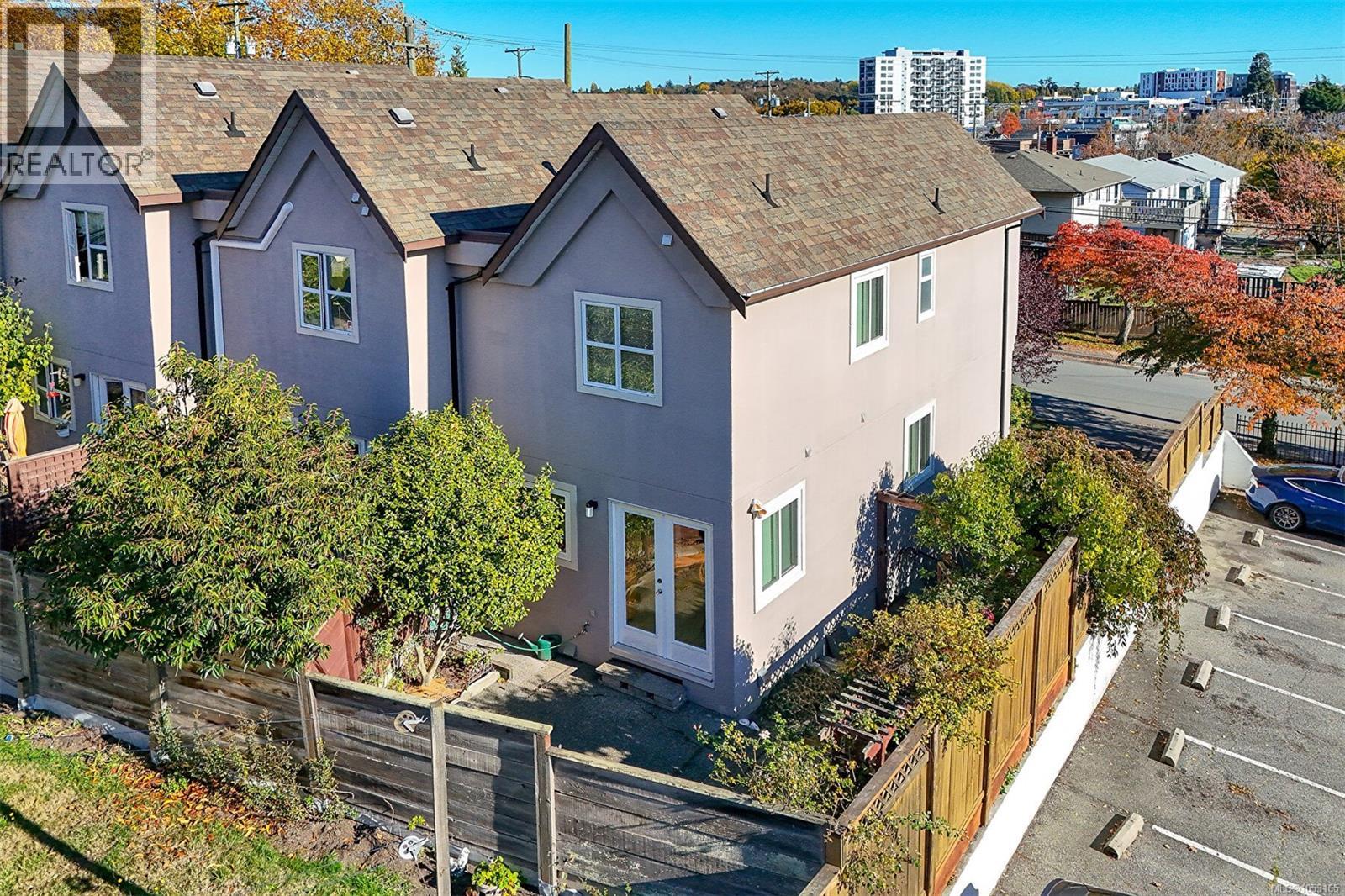  3150 Washington Avenue, Victoria