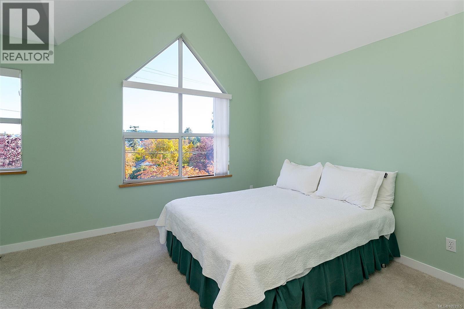  3150 Washington Avenue, Victoria