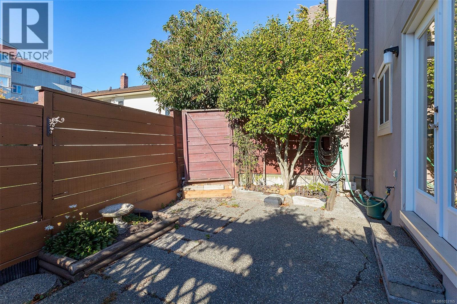  3150 Washington Avenue, Victoria