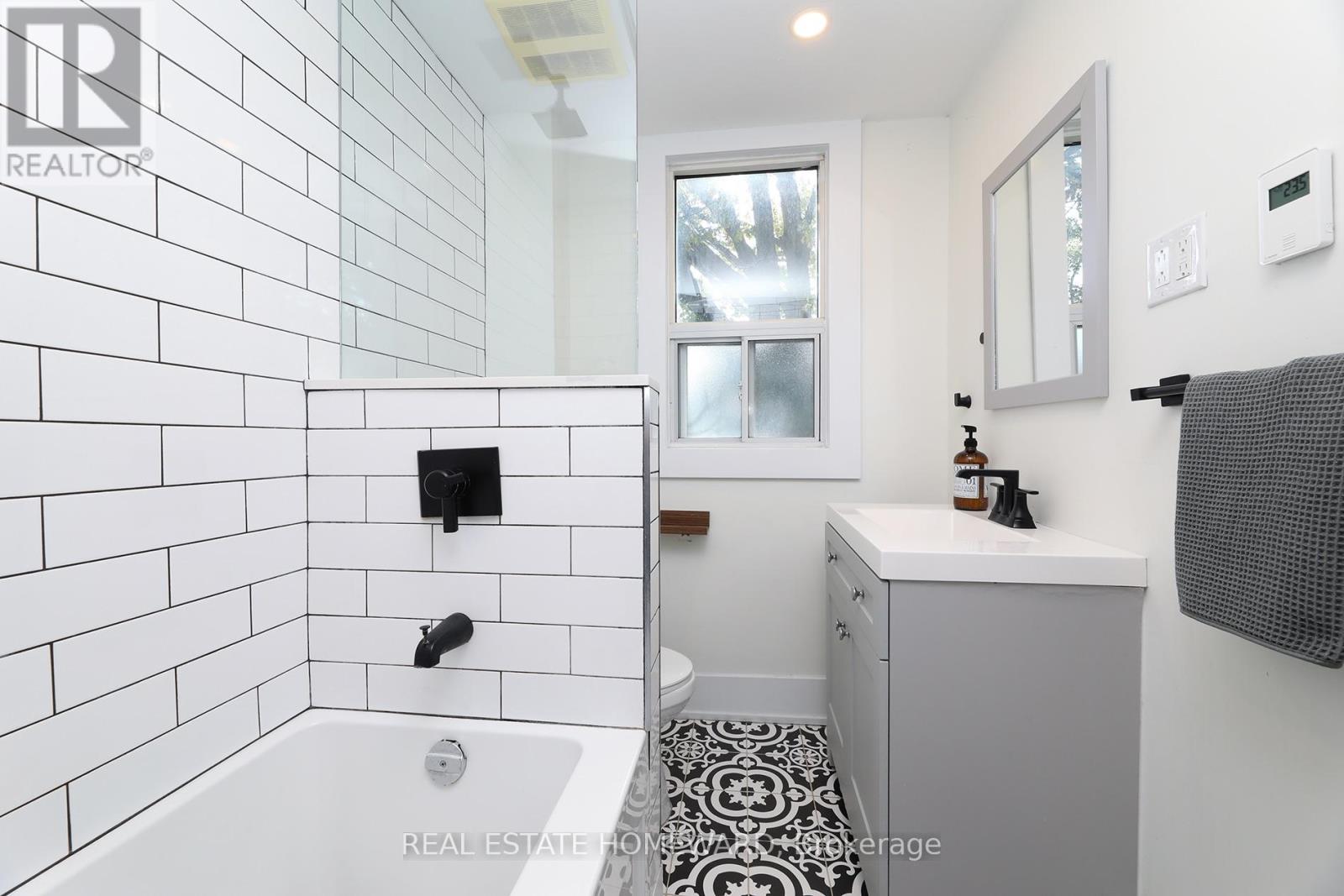31 WOODROW AVENUE - 15