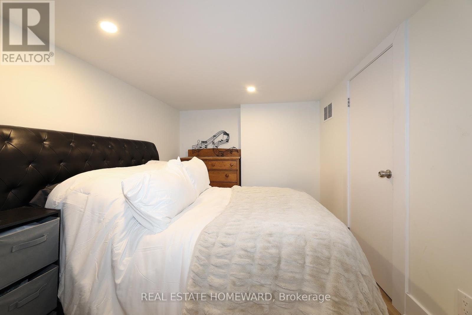 31 WOODROW AVENUE - 28