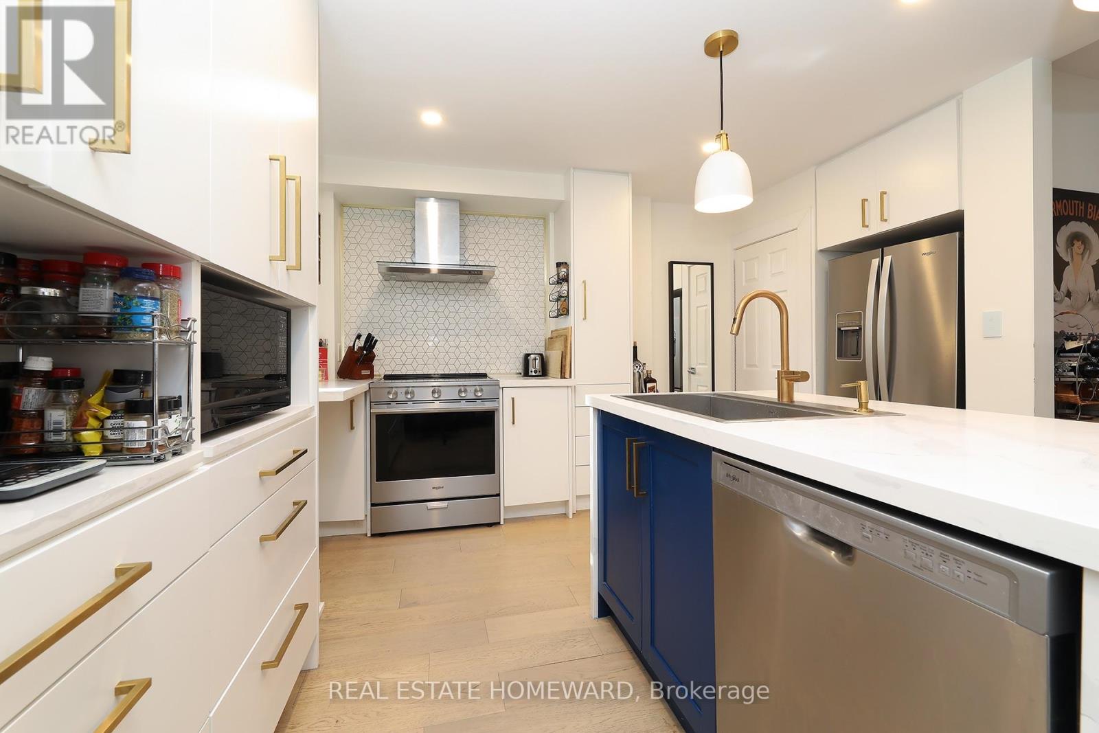 31 WOODROW AVENUE - 8
