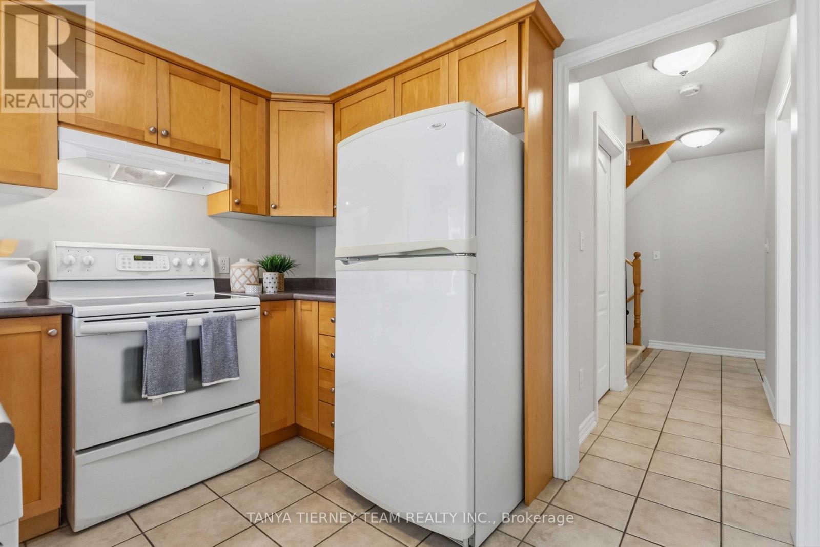 28 Castle Green Drive, Whitby, ON photo 18
