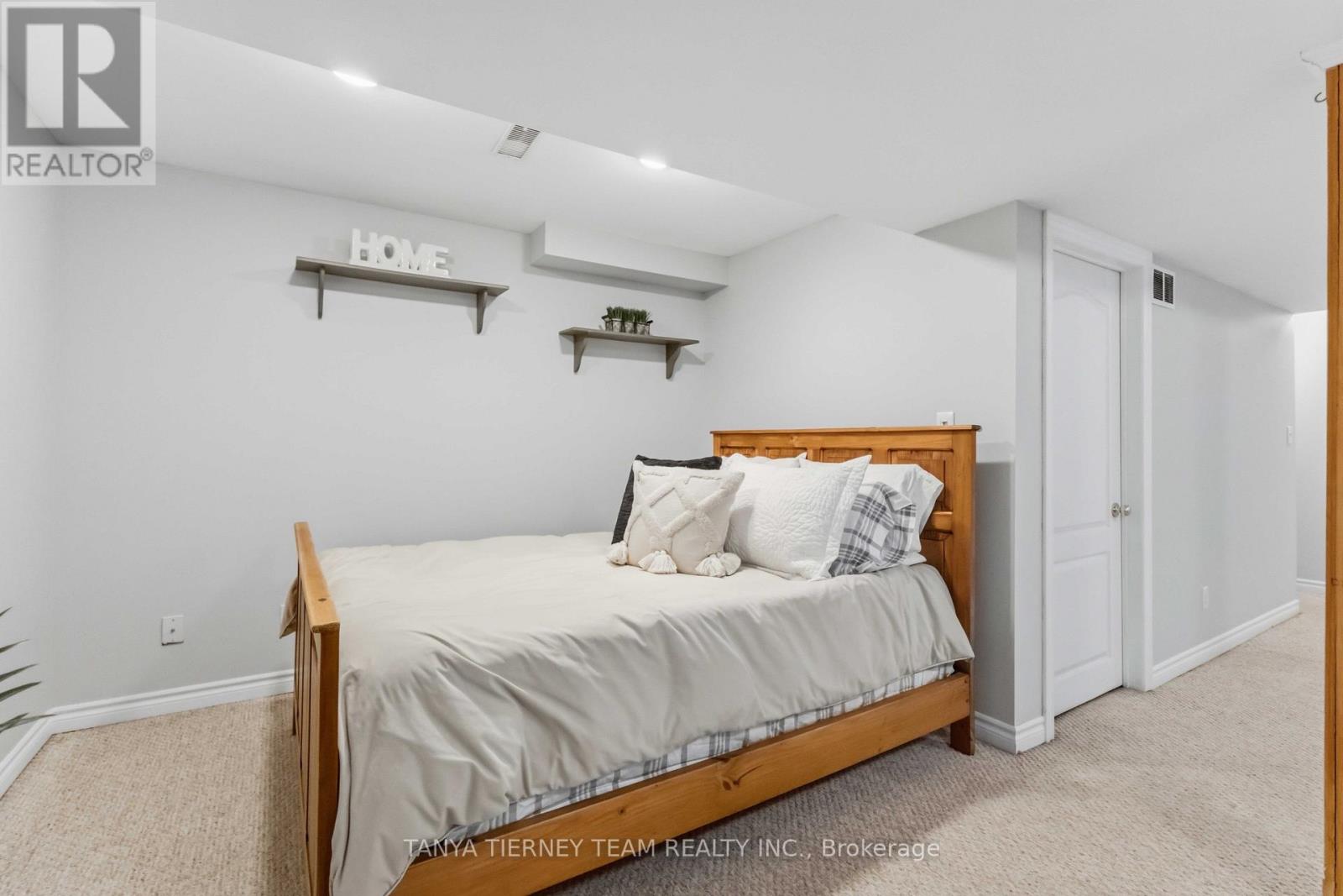 28 Castle Green Drive, Whitby, ON photo 41