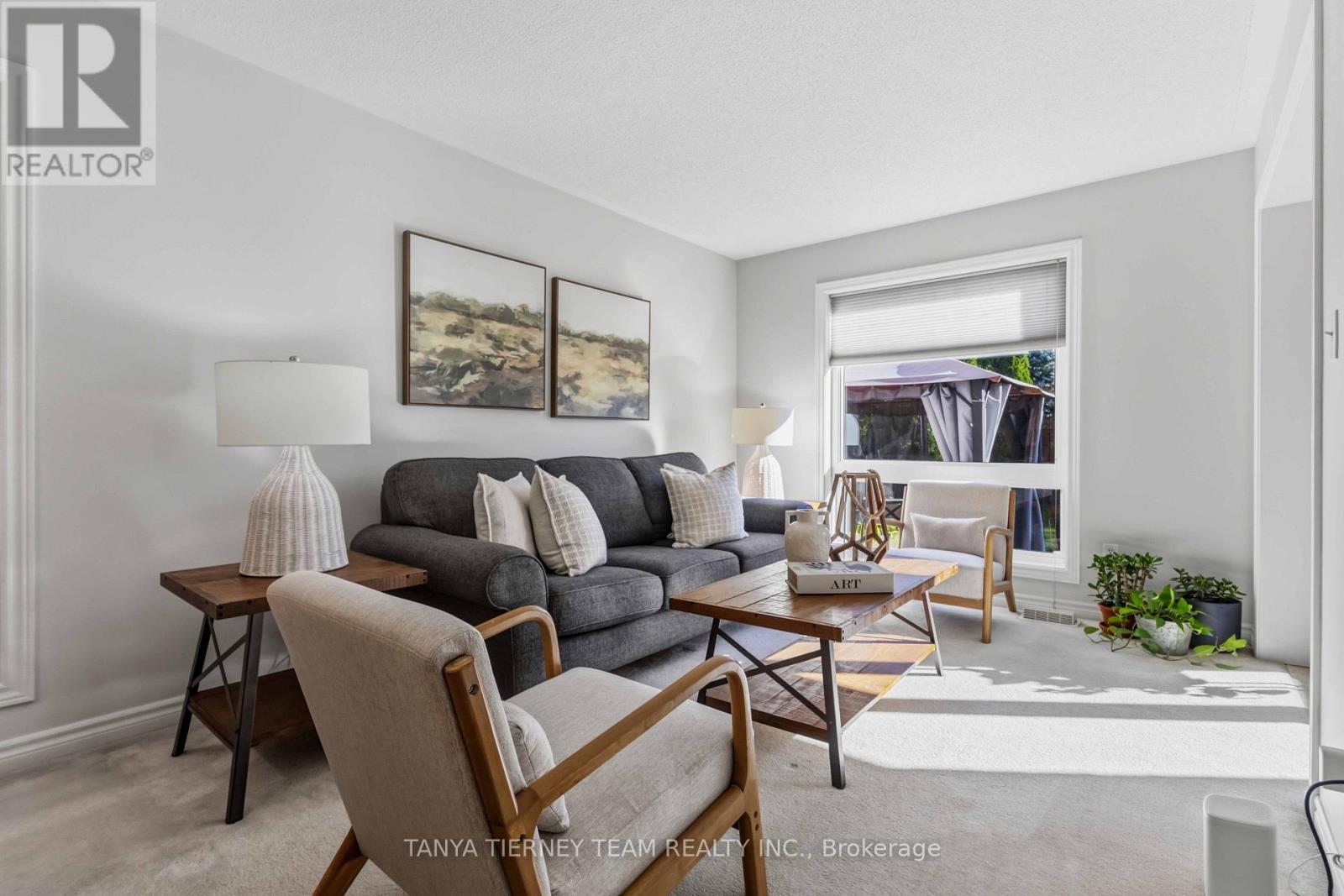 28 Castle Green Drive, Whitby, ON photo 6