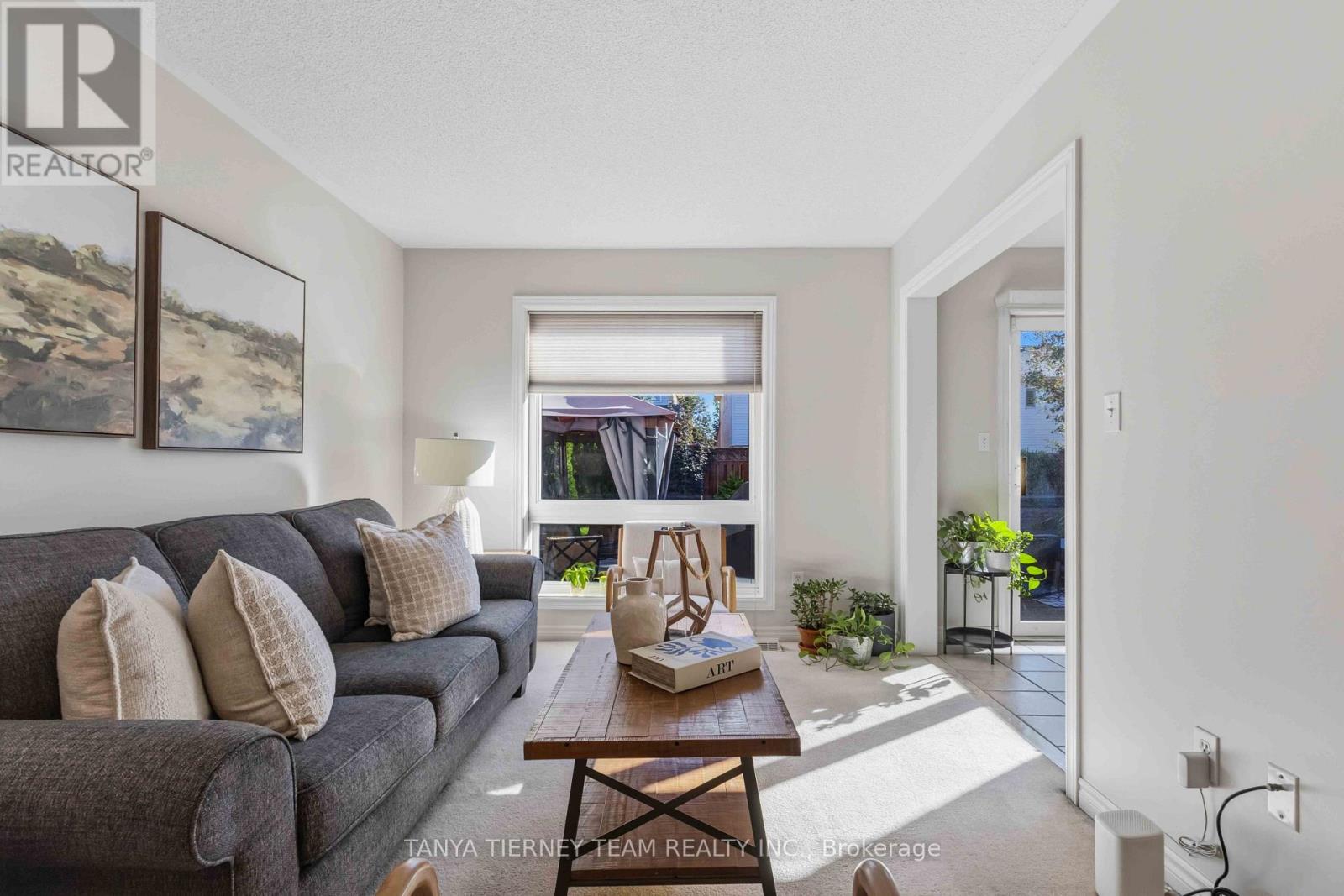 28 Castle Green Drive, Whitby, ON photo 7