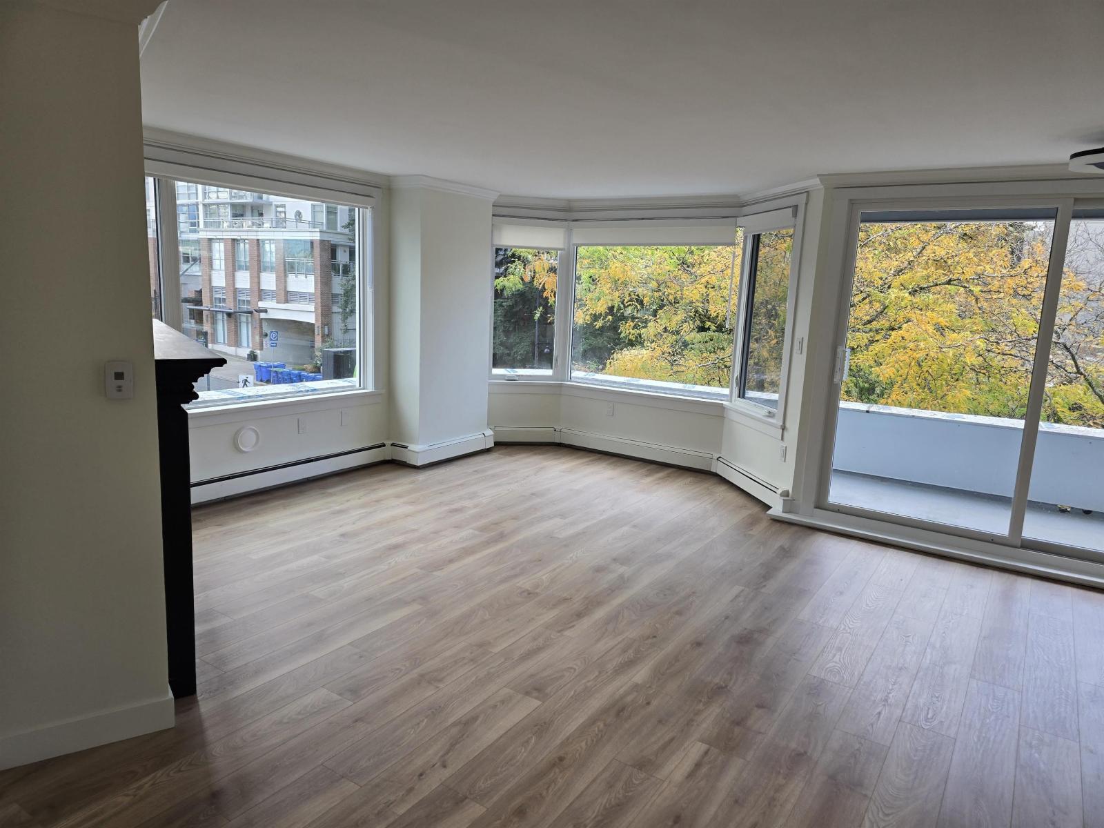 309 15111 Russell Avenue, White Rock — photo 2