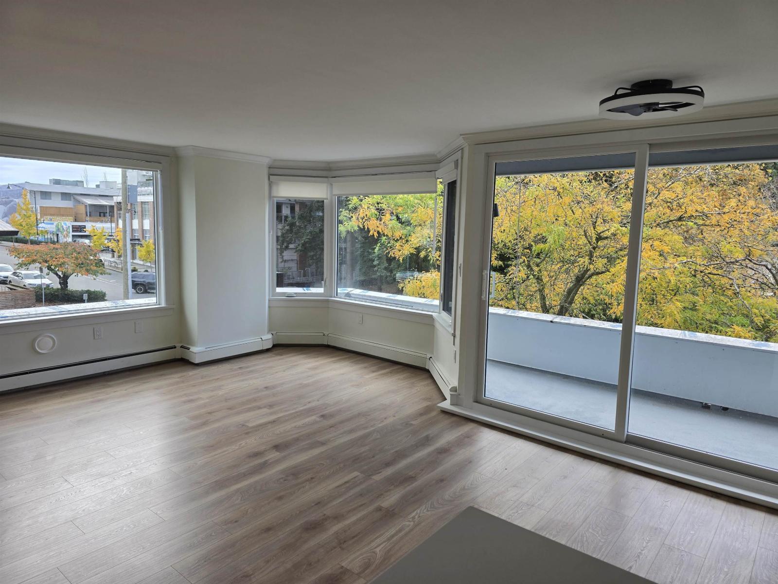 309 15111 Russell Avenue, White Rock — photo 3