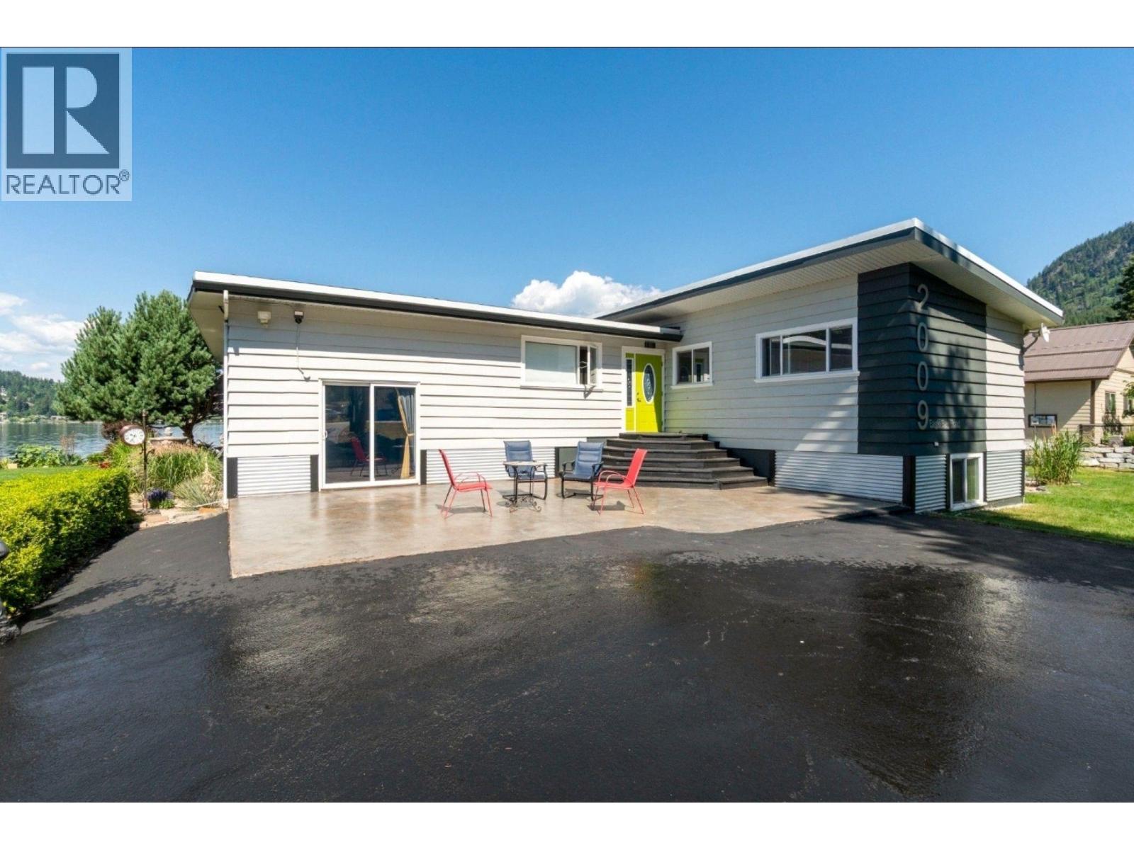 2009 Eagle Bay Road — photograph 2