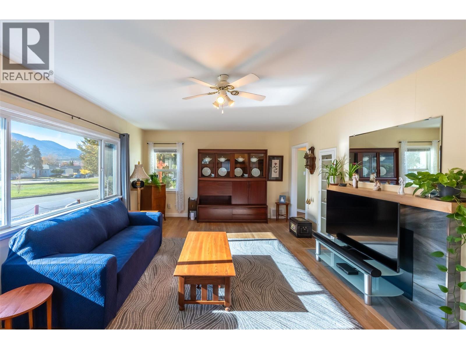 215 Windsor Avenue, Penticton