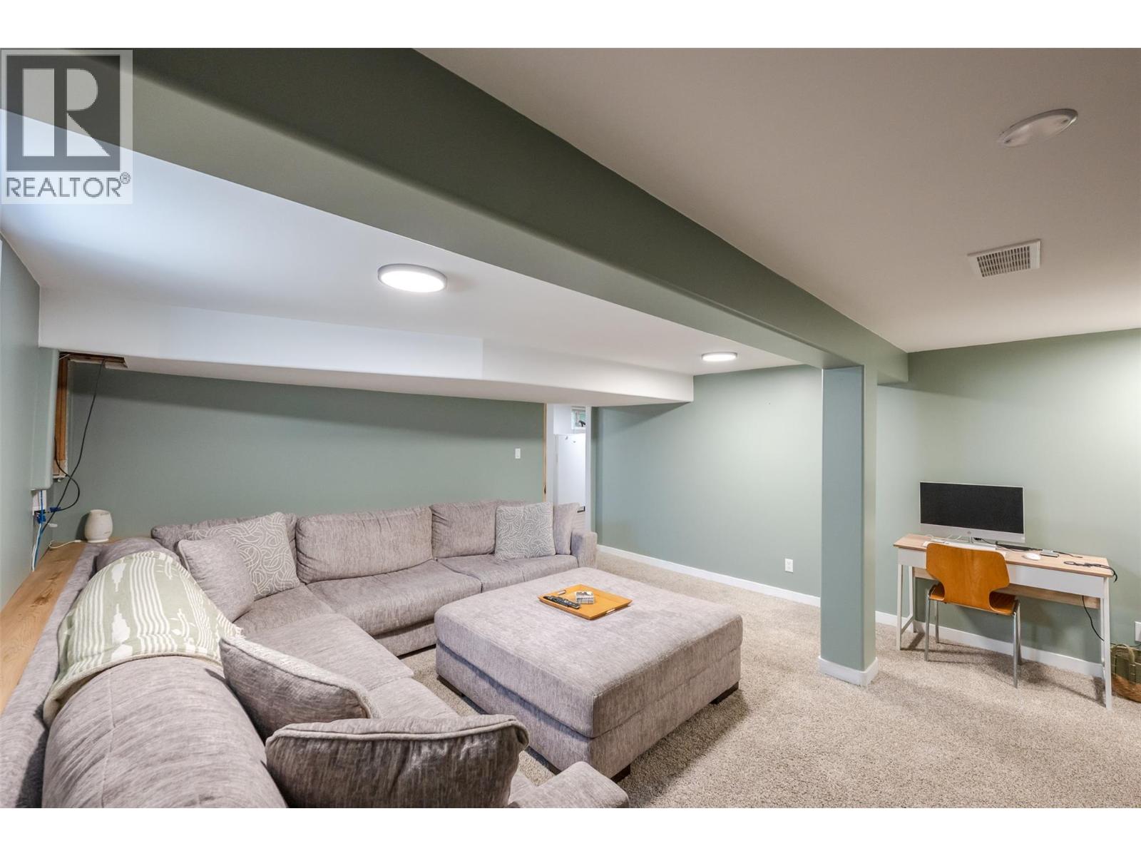 215 Windsor Avenue, Penticton