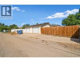 227 4 Street Sw, Medicine Hat, AB T1A4E4 Photo 26
