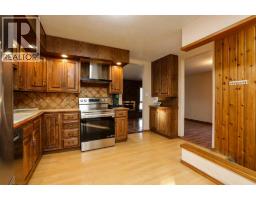 4pc Bathroom - 739 23 Street N, Lethbridge, AB T1H3S8 Photo 10