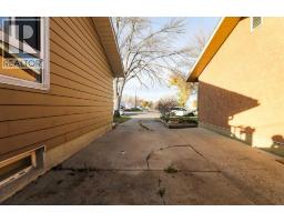 739 23 Street N, Lethbridge, AB T1H3S8 Photo 32