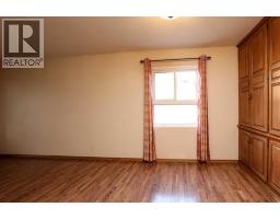 Living room - 739 23 Street N, Lethbridge, AB T1H3S8 Photo 8