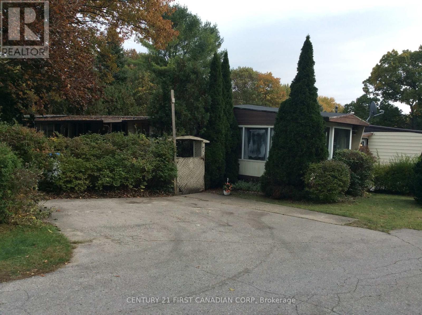 7 - 9839 LAKESHORE ROAD
