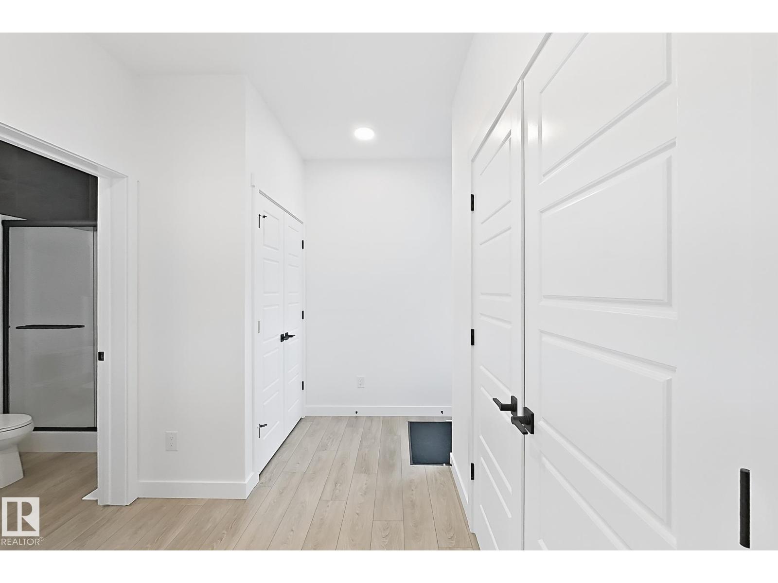 908 17 ave NW, Edmonton — photo 17
