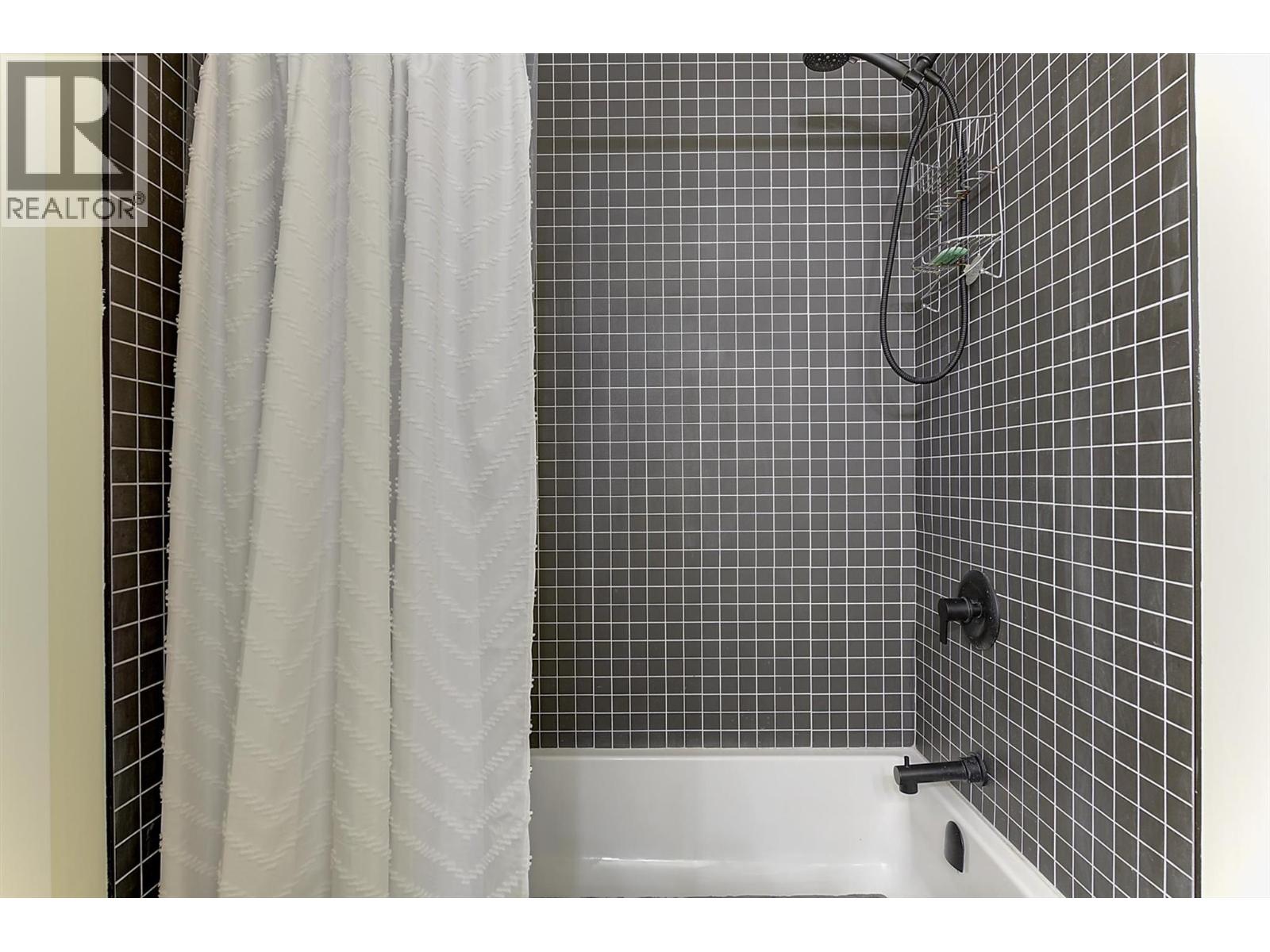  2218 Golf Course Drive, West Kelowna