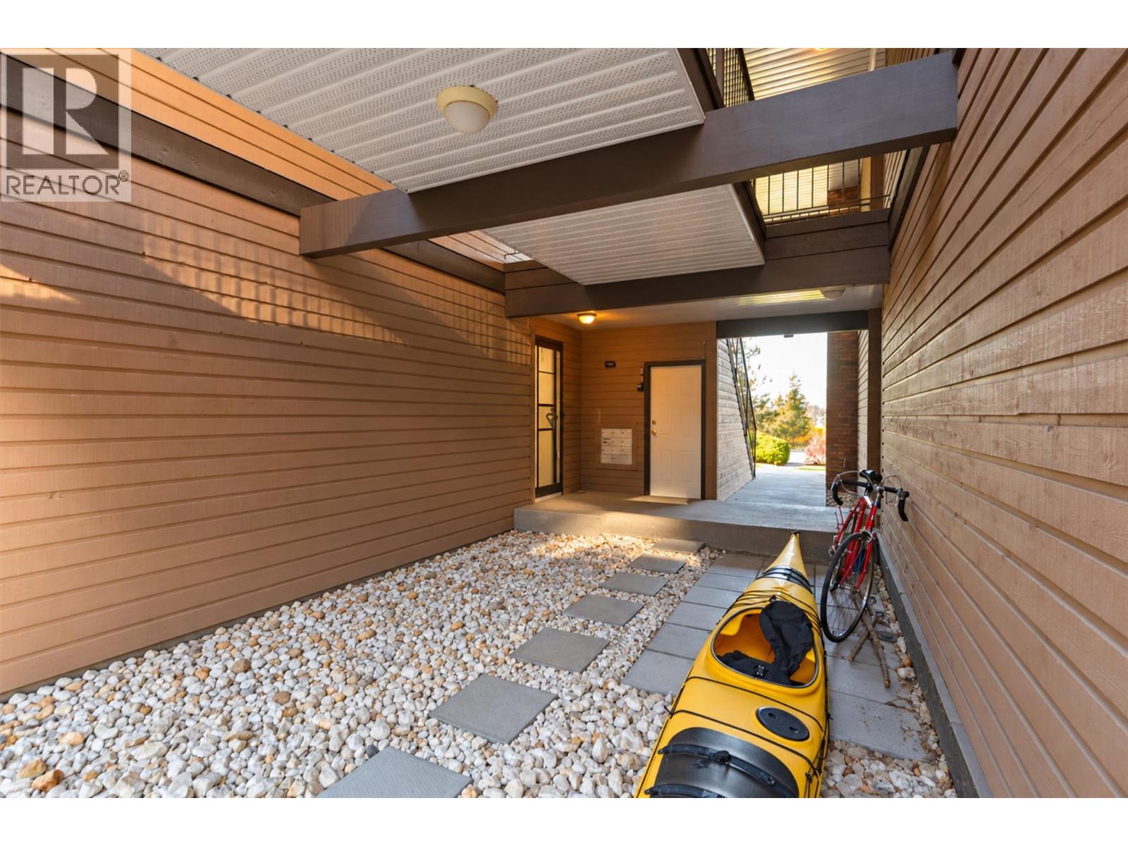  2218 Golf Course Drive, West Kelowna