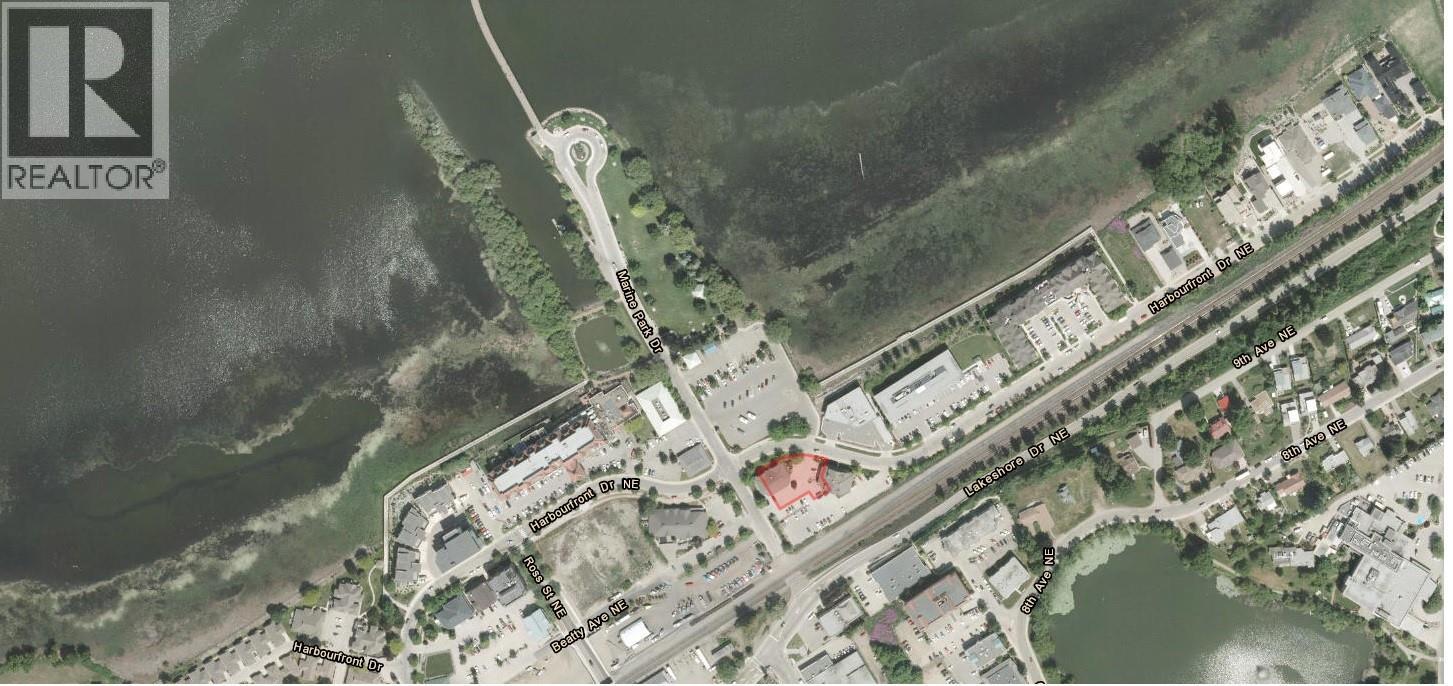 4 680 Marine Park Drive, Salmon Arm - Image 1