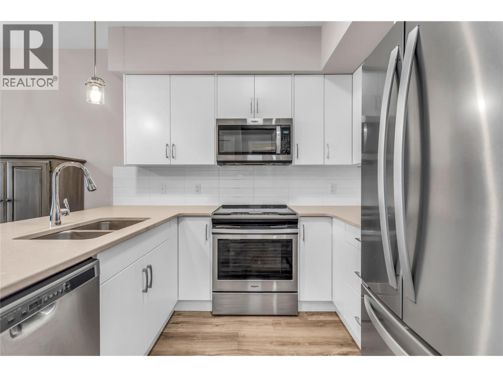 204 3090 Burtch Road, Kelowna