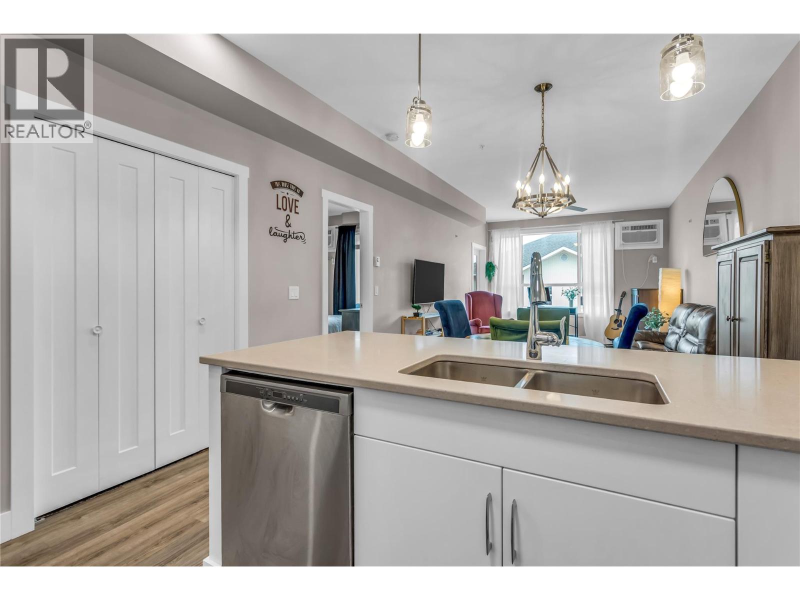 204 3090 Burtch Road, Kelowna