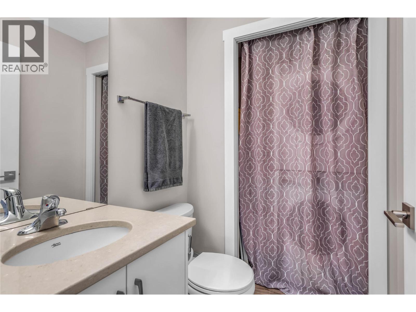 204 3090 Burtch Road, Kelowna