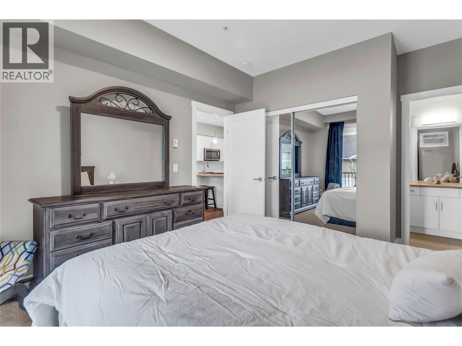 204 3090 Burtch Road, Kelowna