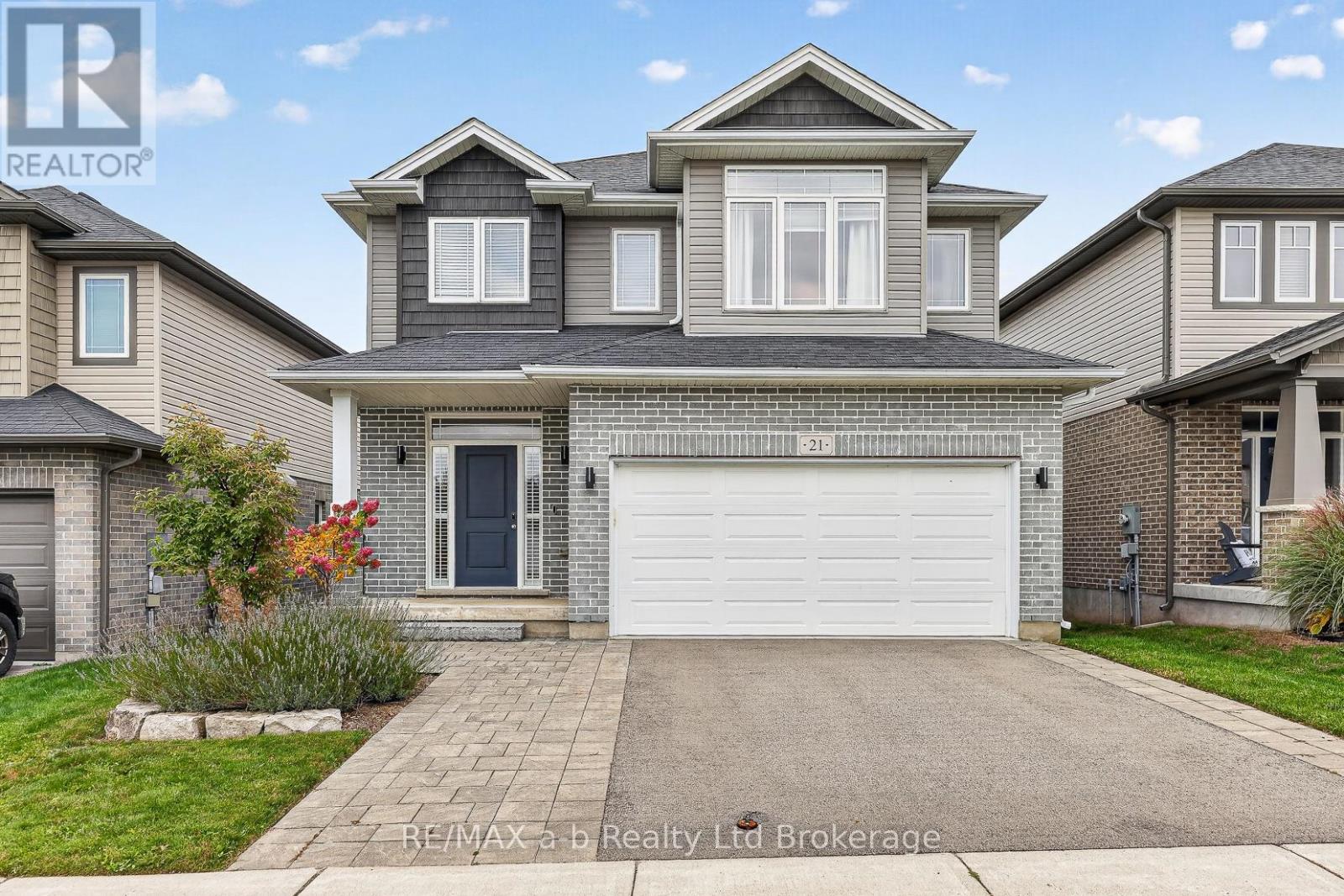 21 Chamberlain Avenue, photo 1 of 50