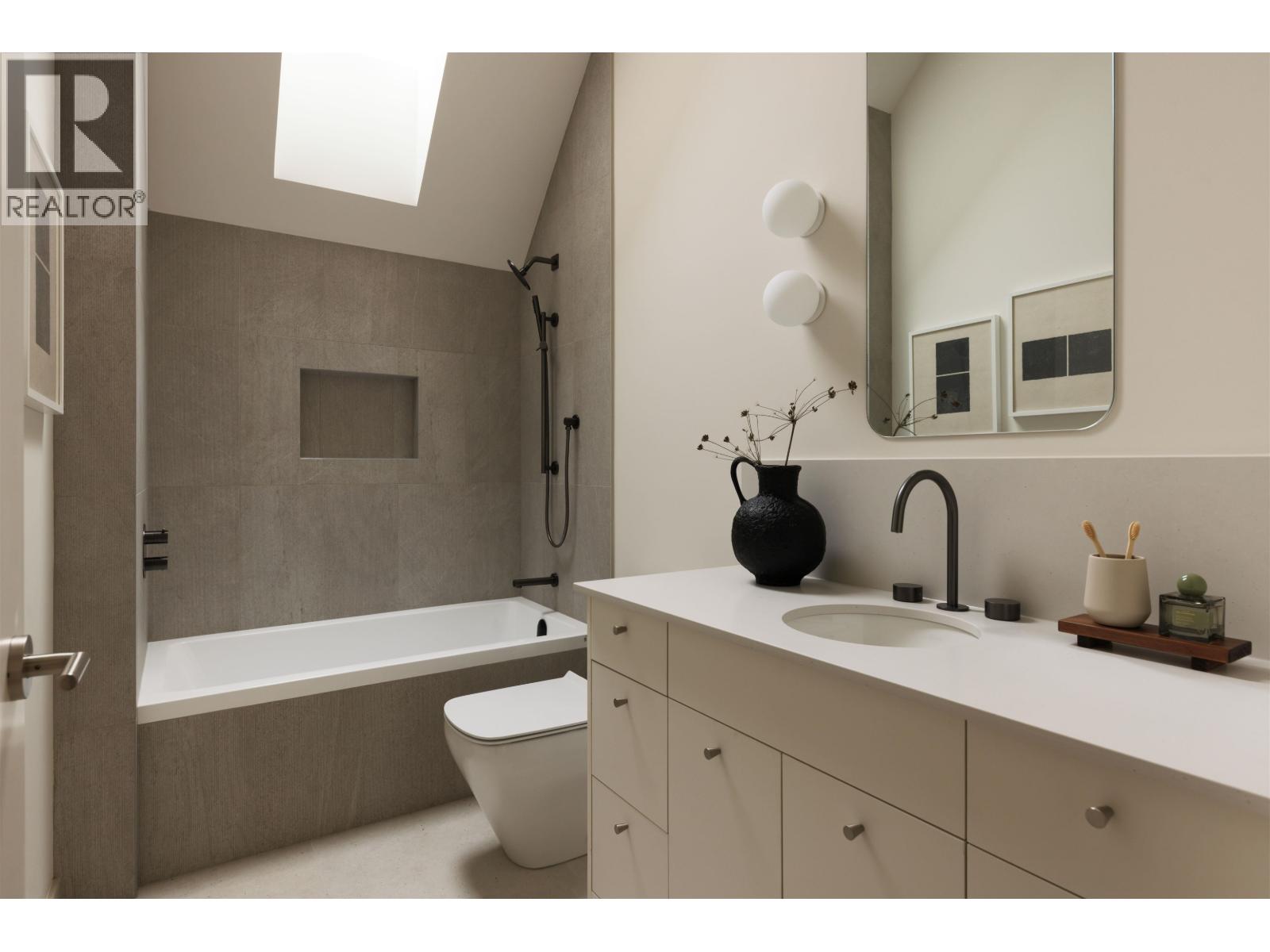 2 3351 W 13th Avenue, Vancouver — photo 33