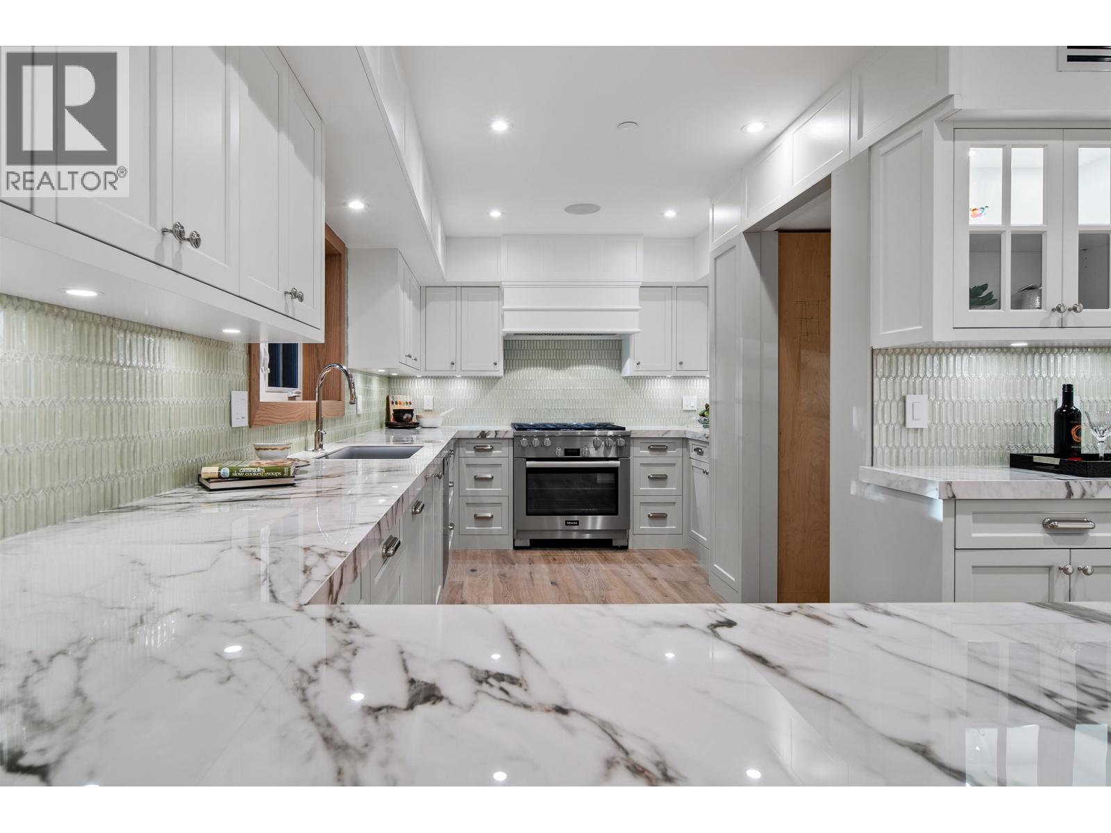 5595 Mackenzie Street, Vancouver — photo 9