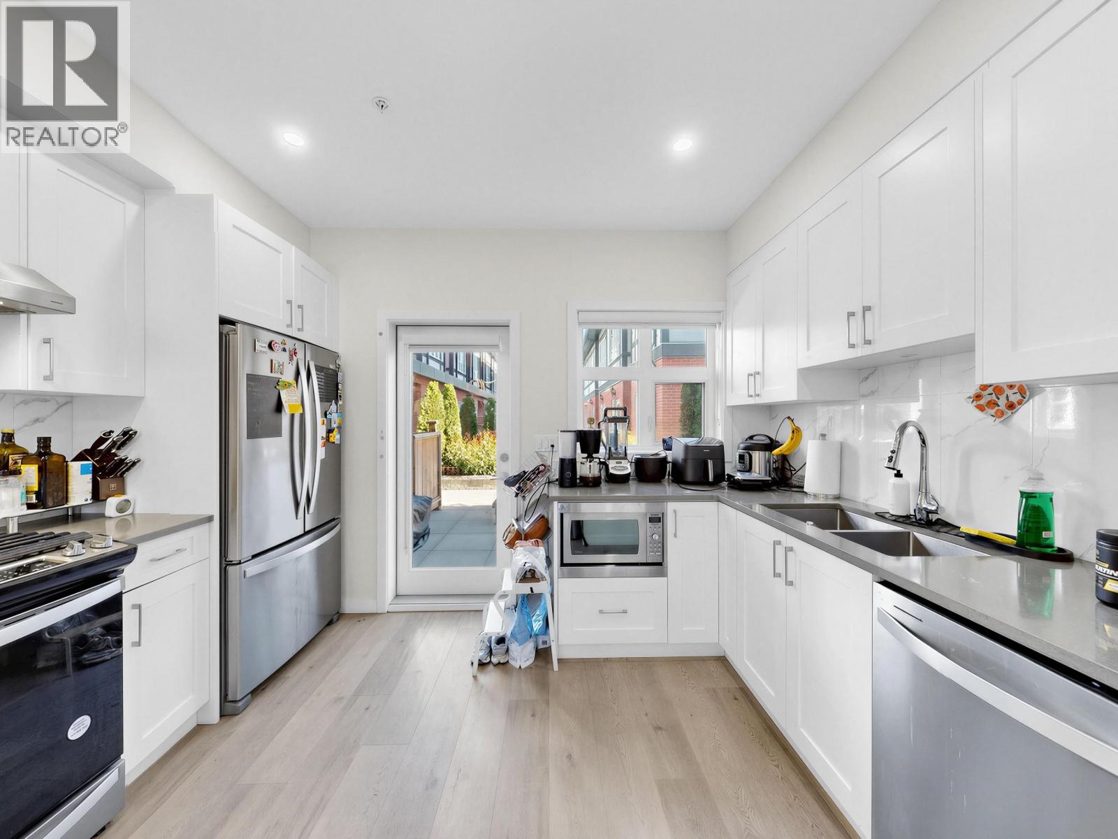 4 6988 Griffiths Avenue, Burnaby — photo 13