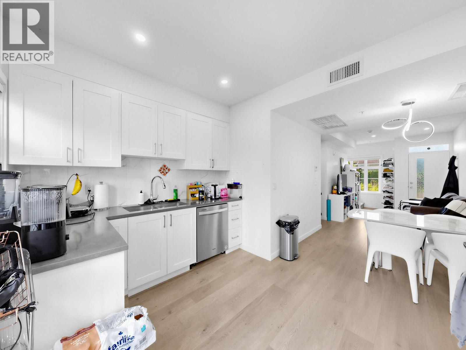 4 6988 Griffiths Avenue, Burnaby — photo 16