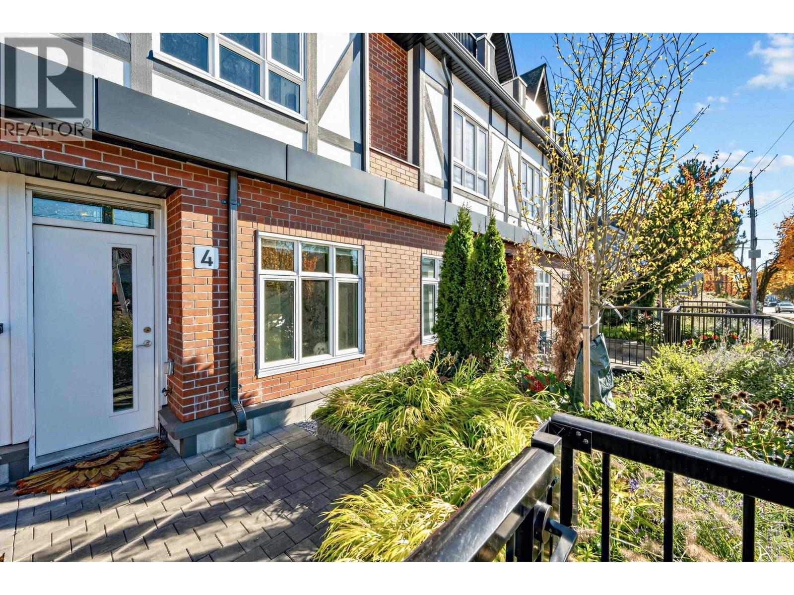 4 6988 Griffiths Avenue, Burnaby — photo 2