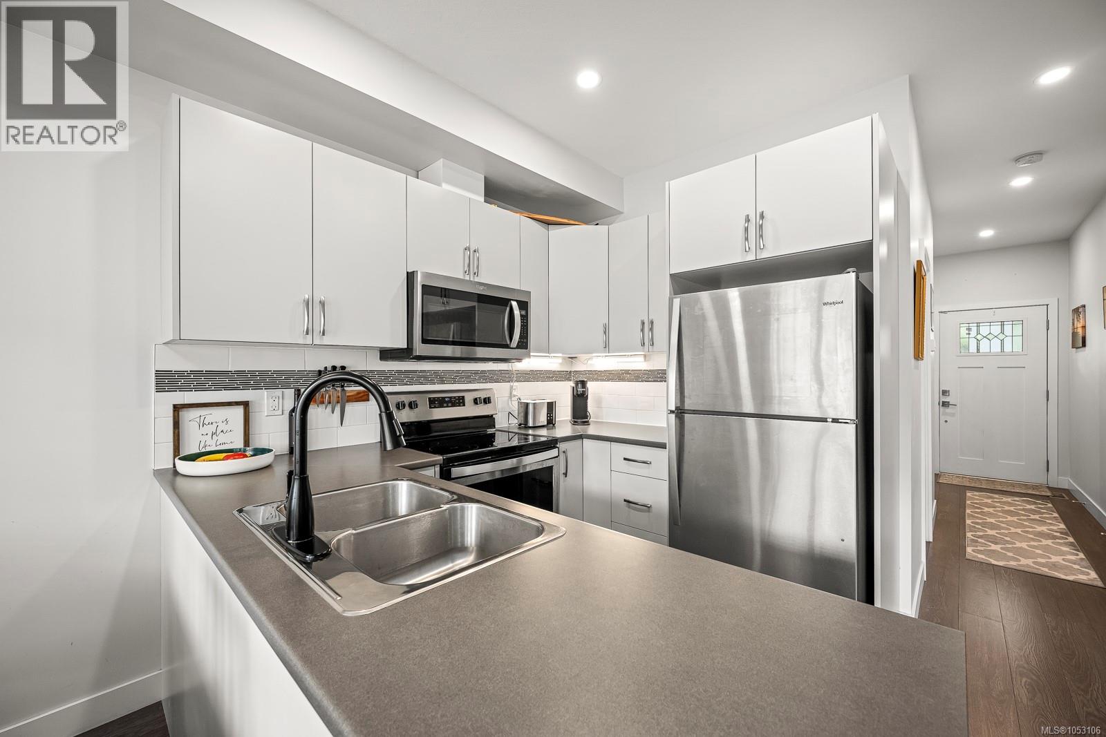 12 2109 13th St, Courtenay