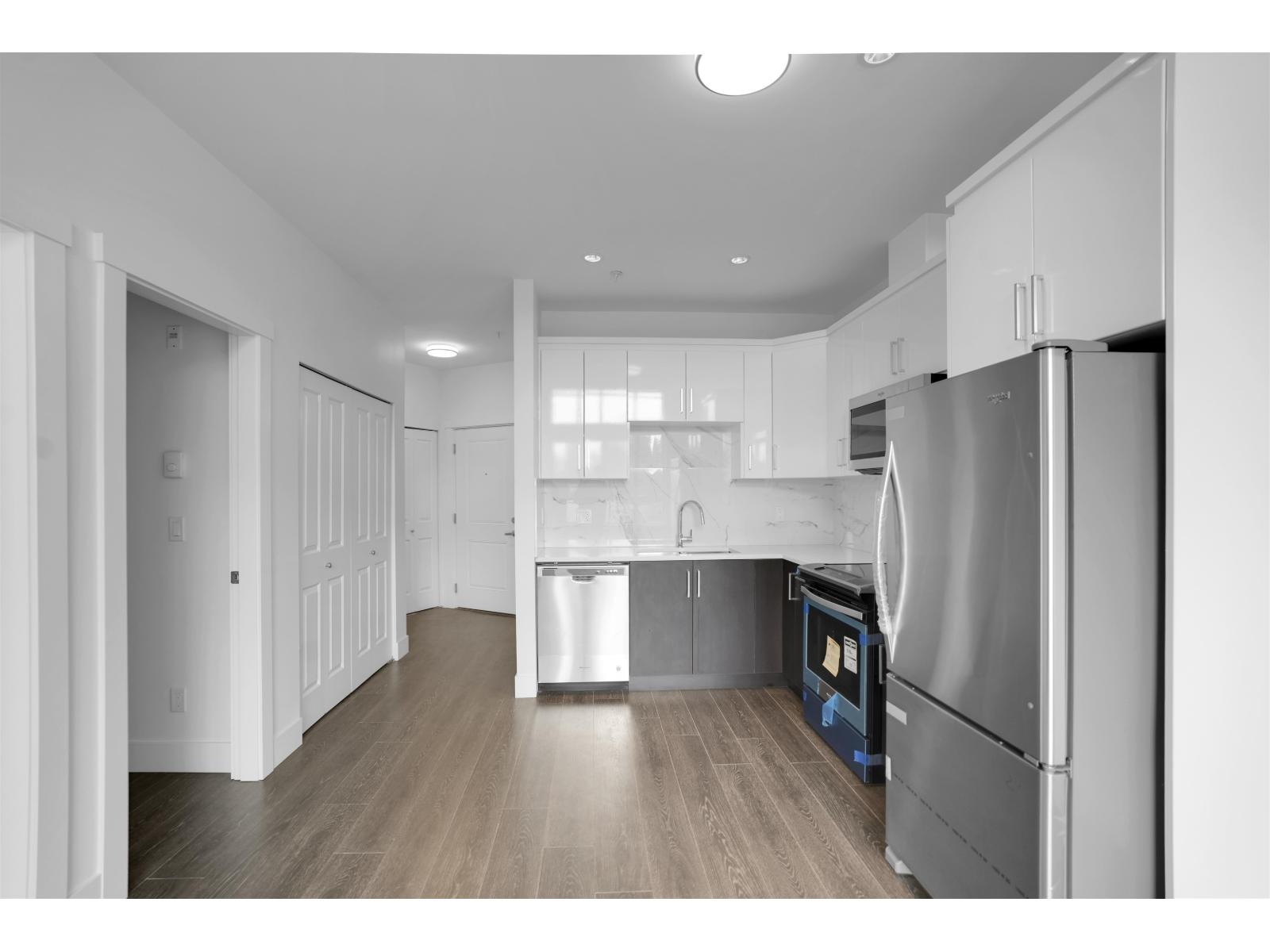 504 9983 E Barnston Drive, Surrey — photo 3