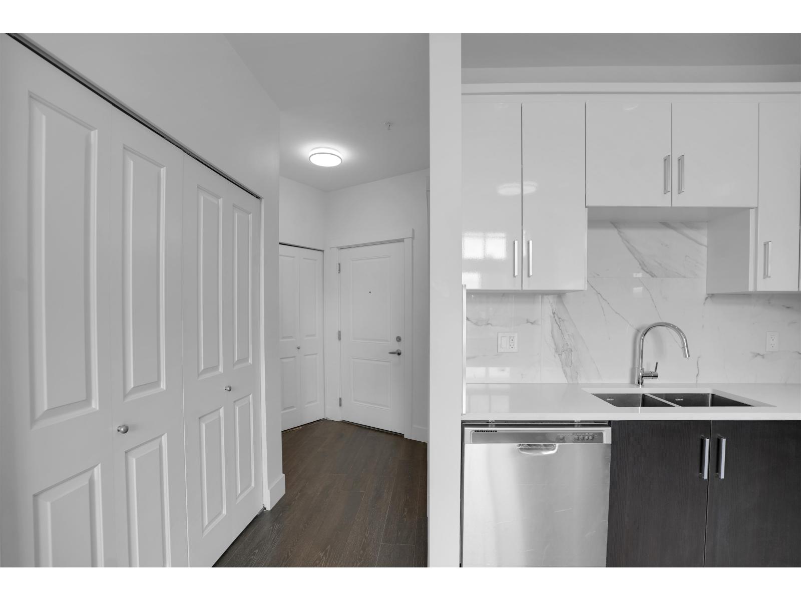 504 9983 E Barnston Drive, Surrey — photo 5