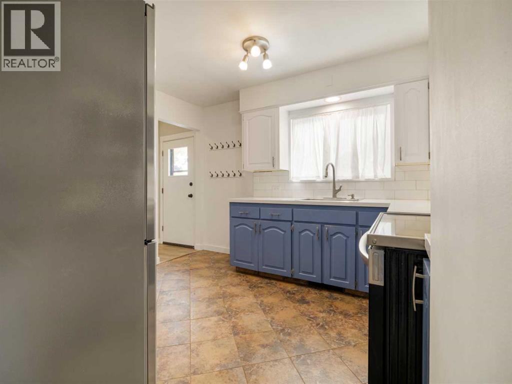 953 12 Street S, Lethbridge — photo 21