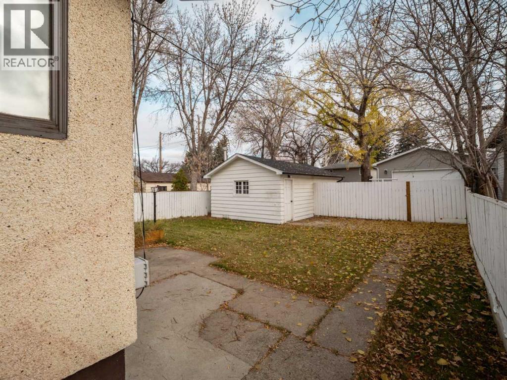 953 12 Street S, Lethbridge — photo 35