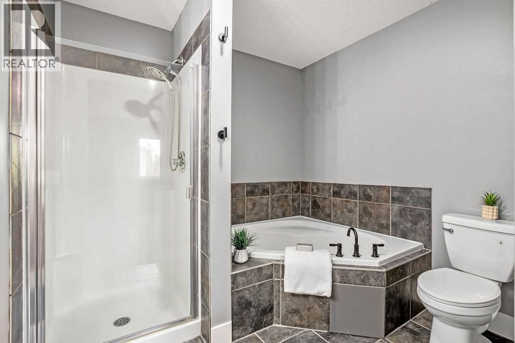 195 Cranwell Crescent SE, photo 26 of 37