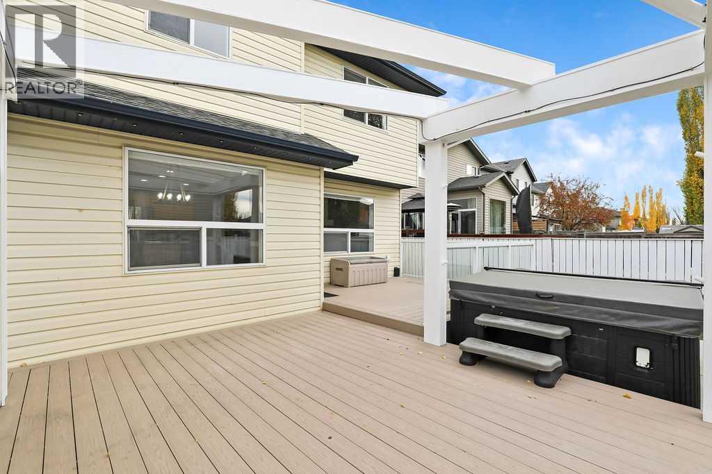 195 Cranwell Crescent SE, photo 36 of 37