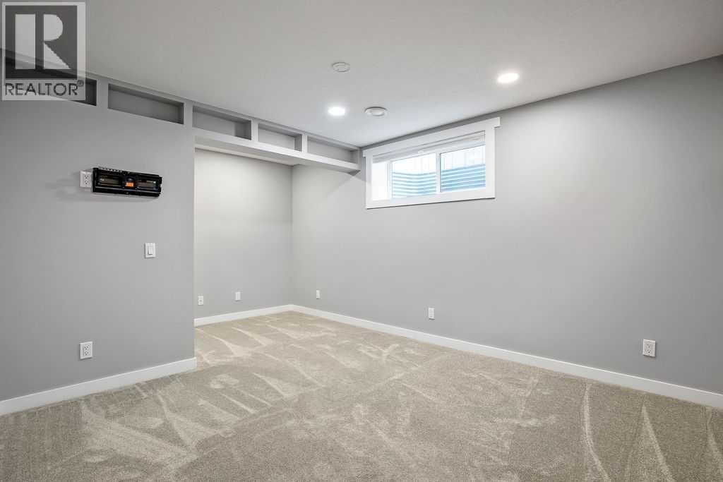 195 Cranwell Crescent SE, photo 31 of 37