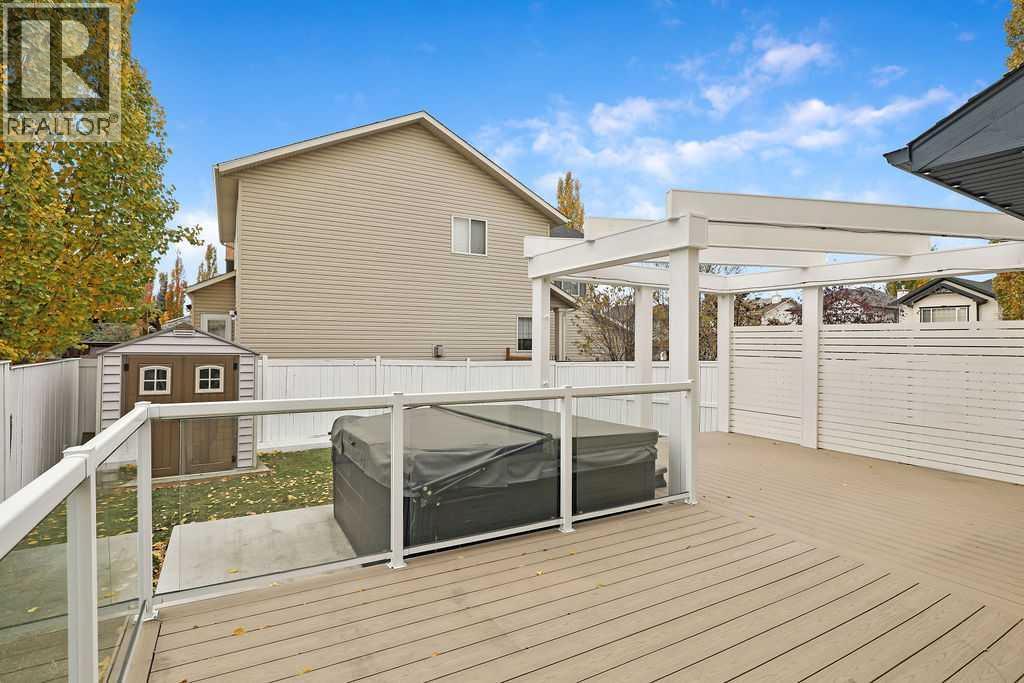 195 Cranwell Crescent SE, photo 34 of 37