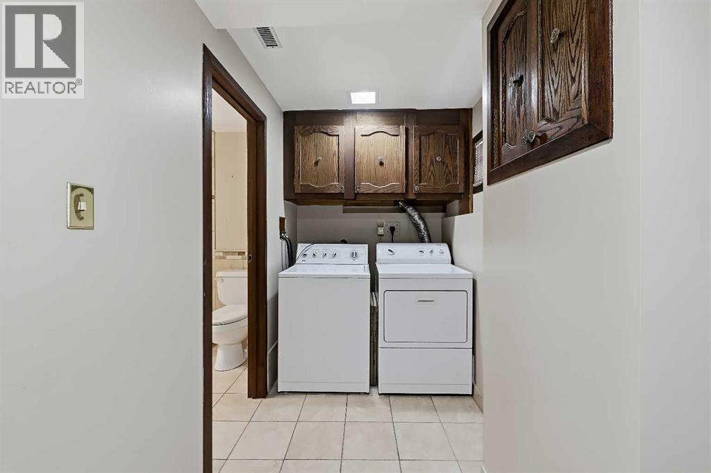 8252 7 Street SW, Calgary — photo 33