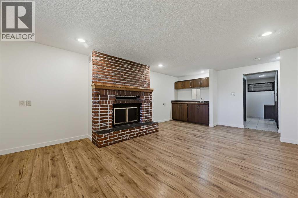 8252 7 Street SW, Calgary — photo 29