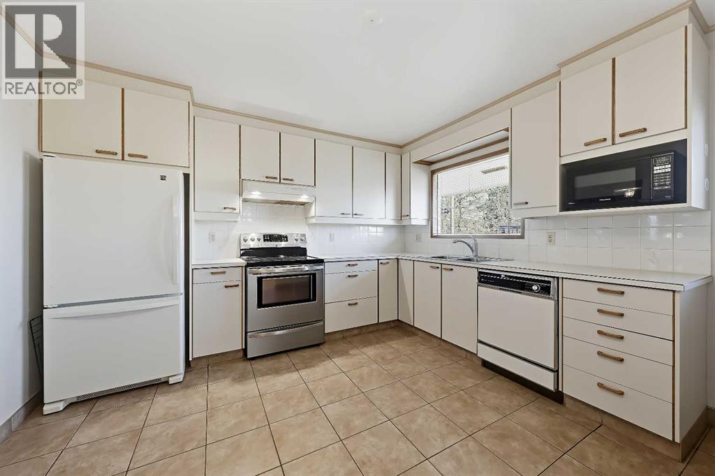 8252 7 Street SW, Calgary — photo 2
