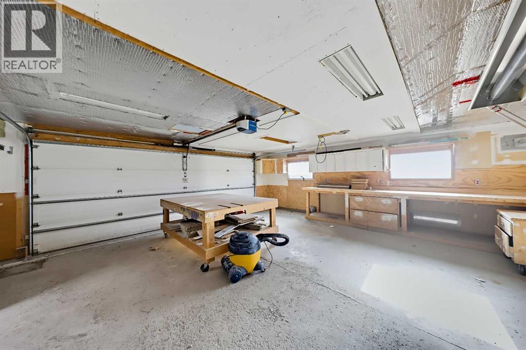 8252 7 Street SW, photo 42 of 47