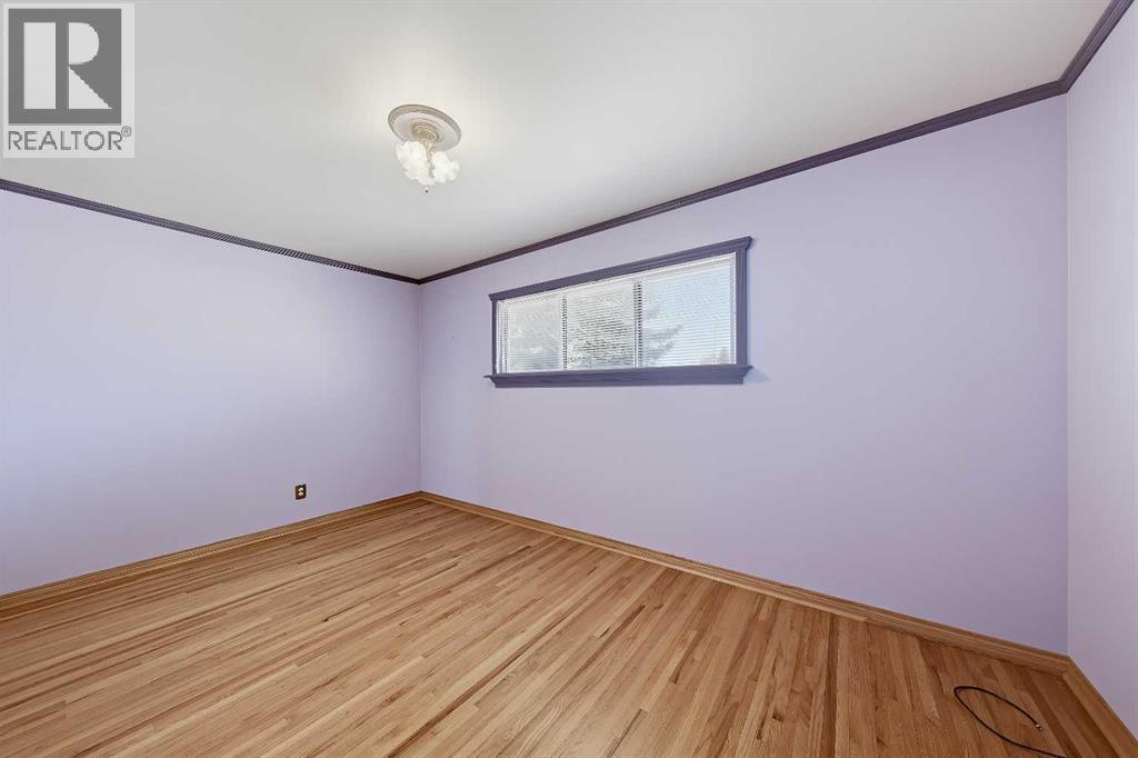 8252 7 Street SW, Calgary — photo 17