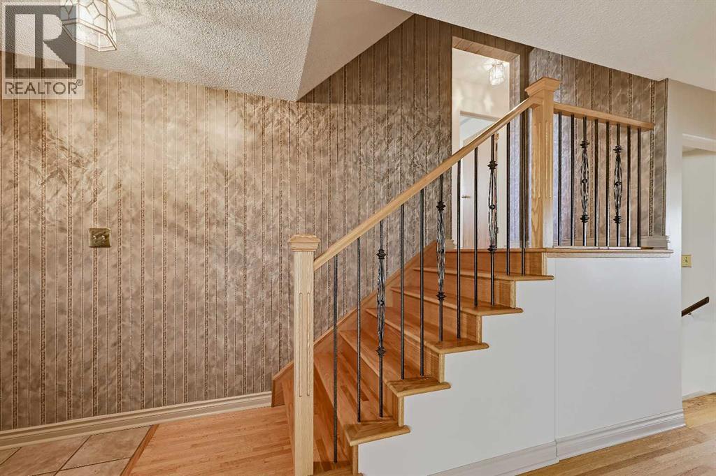 8252 7 Street SW, Calgary — photo 16